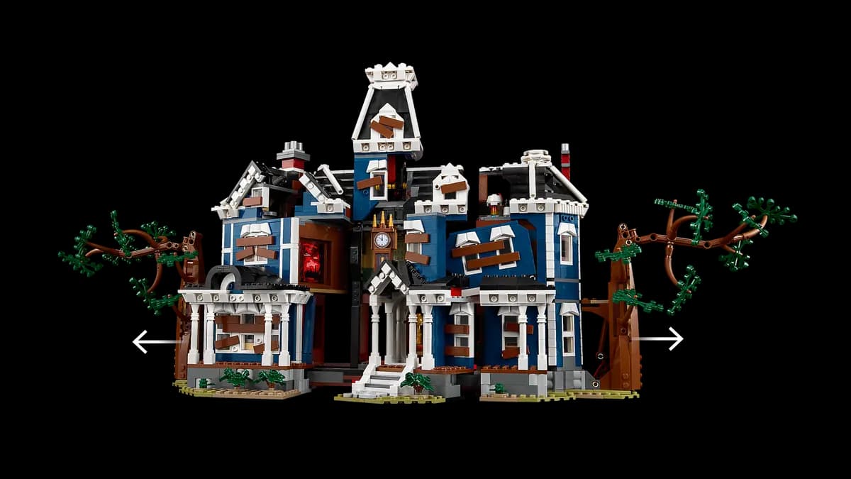 Vista frontale della villa con il meccanismo di apertura e Vecna visibile dalla finestra illuminata di rosso